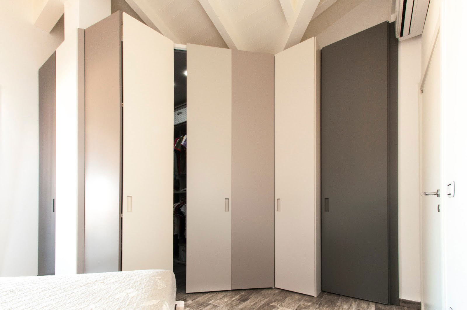 A Stylish and Colorful Modern Penthouse in Pisa, Italy by lorenzo mannini (10)