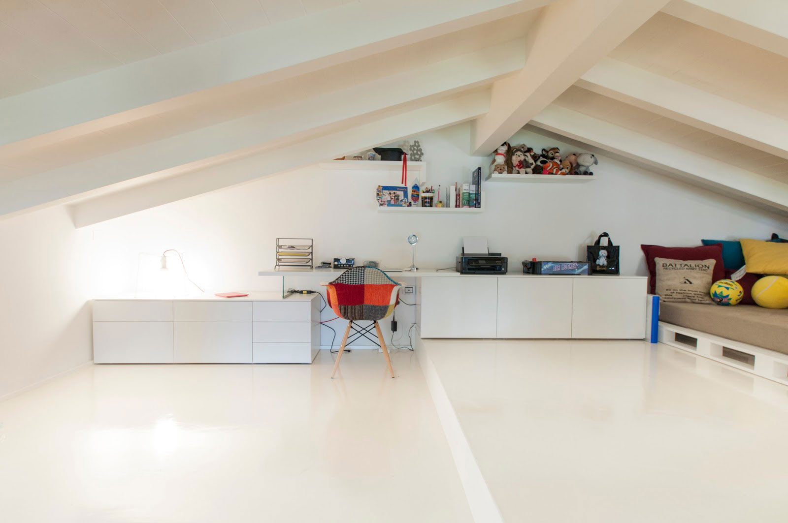 A Stylish and Colorful Modern Penthouse in Pisa, Italy by lorenzo mannini (11)