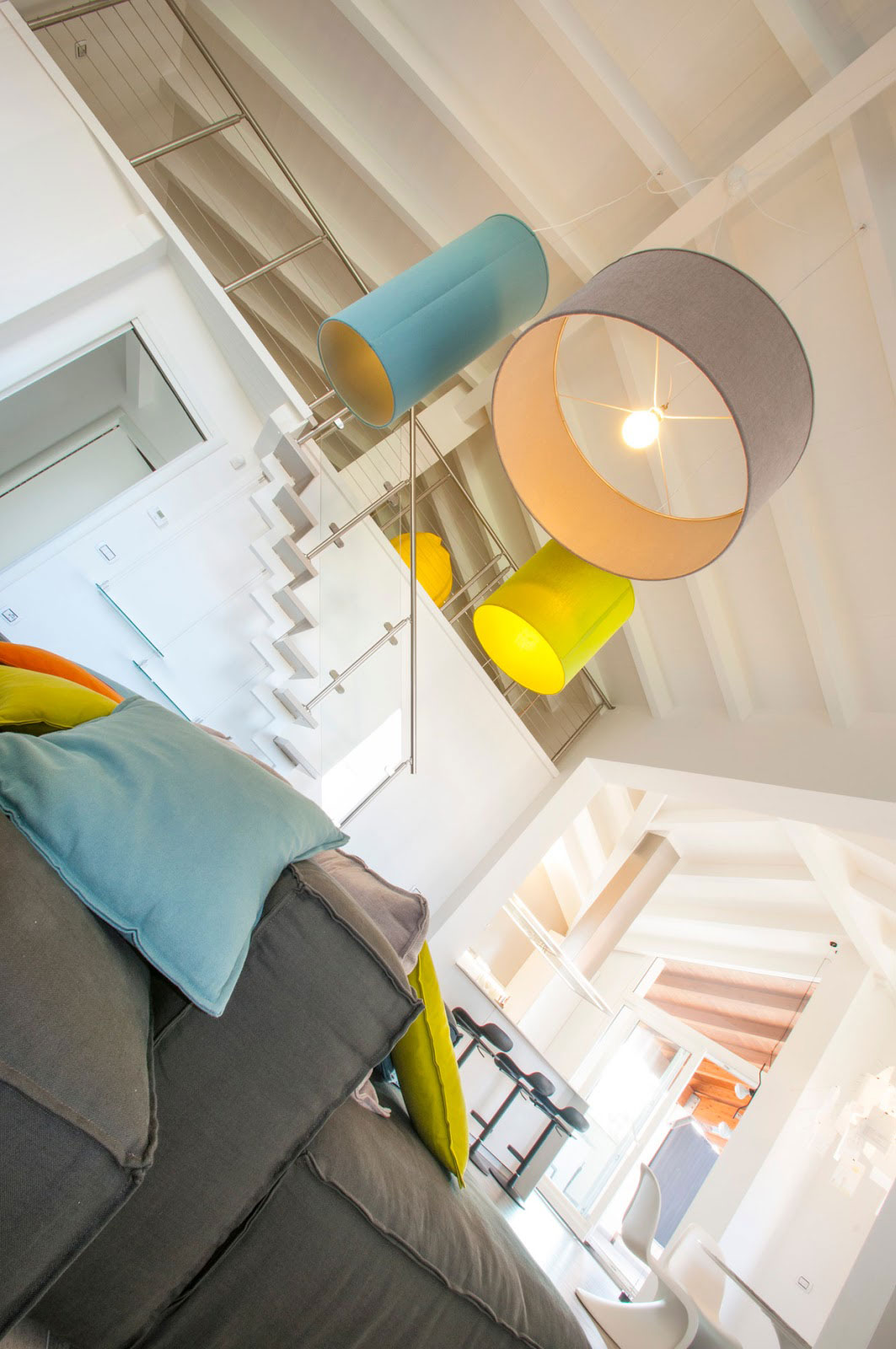 A Stylish and Colorful Modern Penthouse in Pisa, Italy by lorenzo mannini (2)