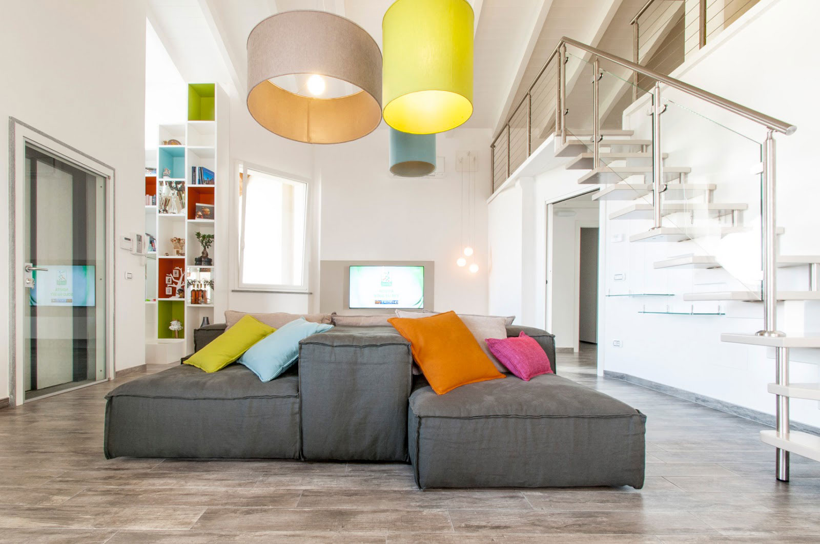 A Stylish and Colorful Modern Penthouse in Pisa, Italy by lorenzo mannini (3)