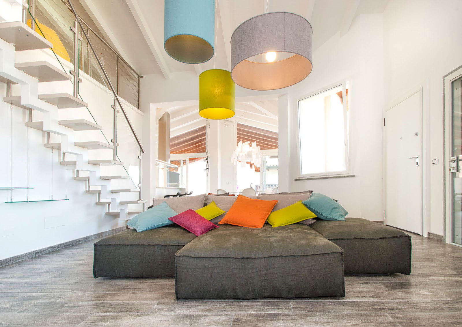 A Stylish and Colorful Modern Penthouse in Pisa, Italy by lorenzo mannini (4)