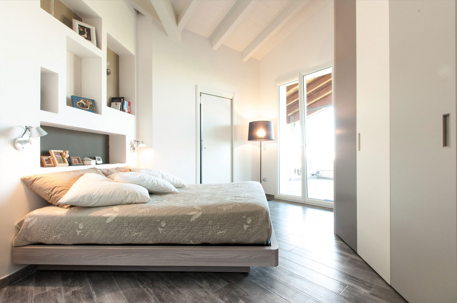 A Stylish and Colorful Modern Penthouse in Pisa, Italy by lorenzo mannini (9)