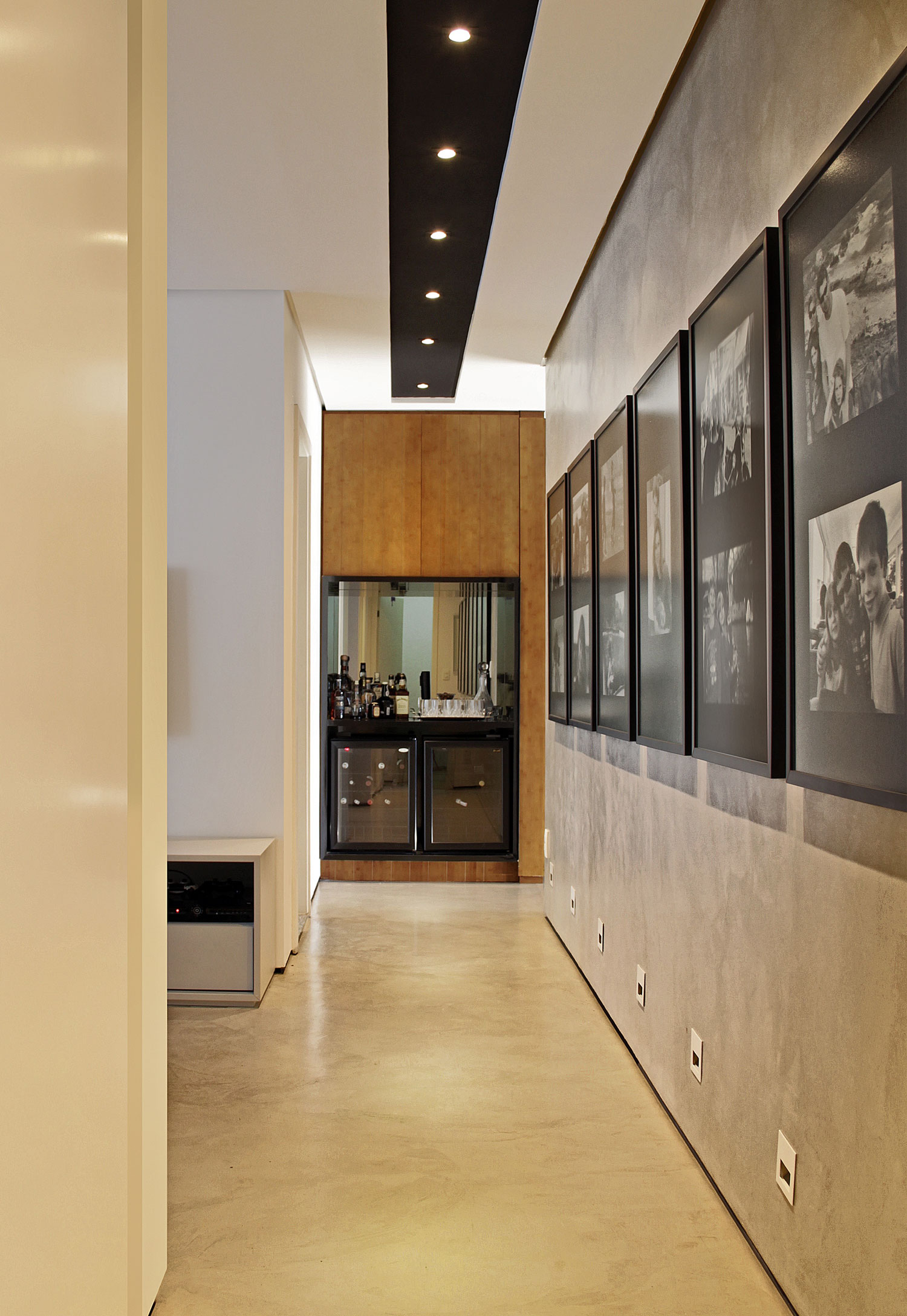 A Stylish and Exquisite Contemporary Apartment in Londrina, Brazil by ZIZ Arquitetura (11)
