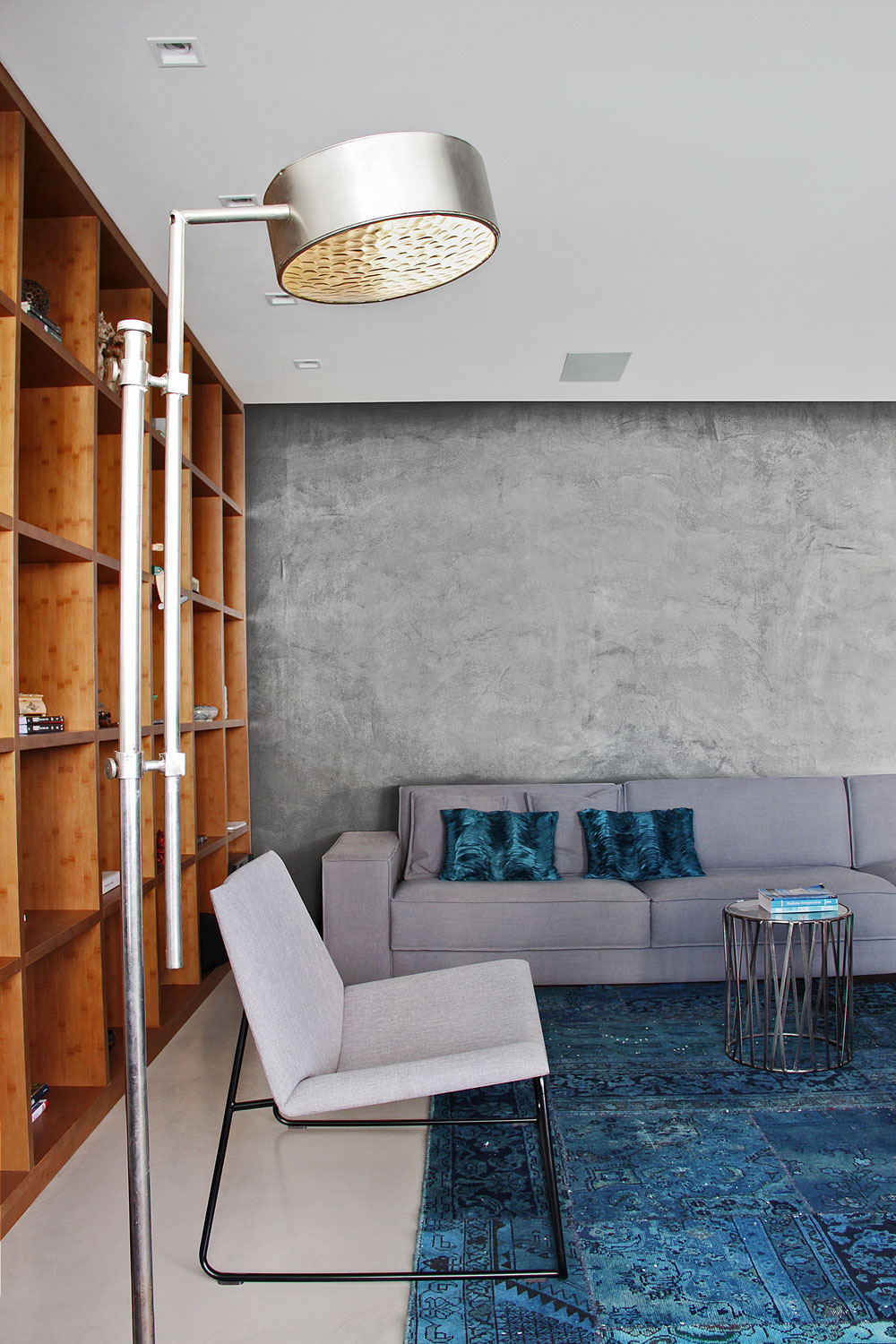 A Stylish and Exquisite Contemporary Apartment in Londrina, Brazil by ZIZ Arquitetura (3)