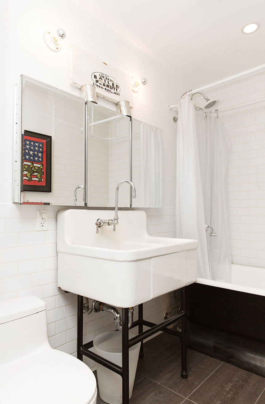 A Stylish and Spacious Contemporary Home in New York City by Ensemble Architecture (12)