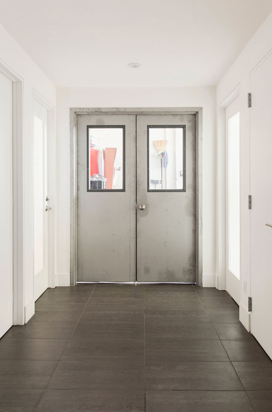 A Stylish and Spacious Contemporary Home in New York City by Ensemble Architecture (13)