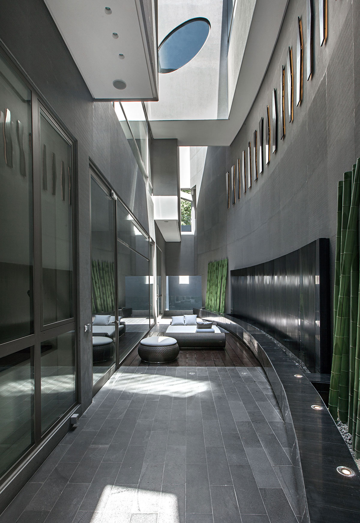 A Stylish and Unique Contemporary Home with Luxurious Vibe in Kuwait City by Roma International (2)