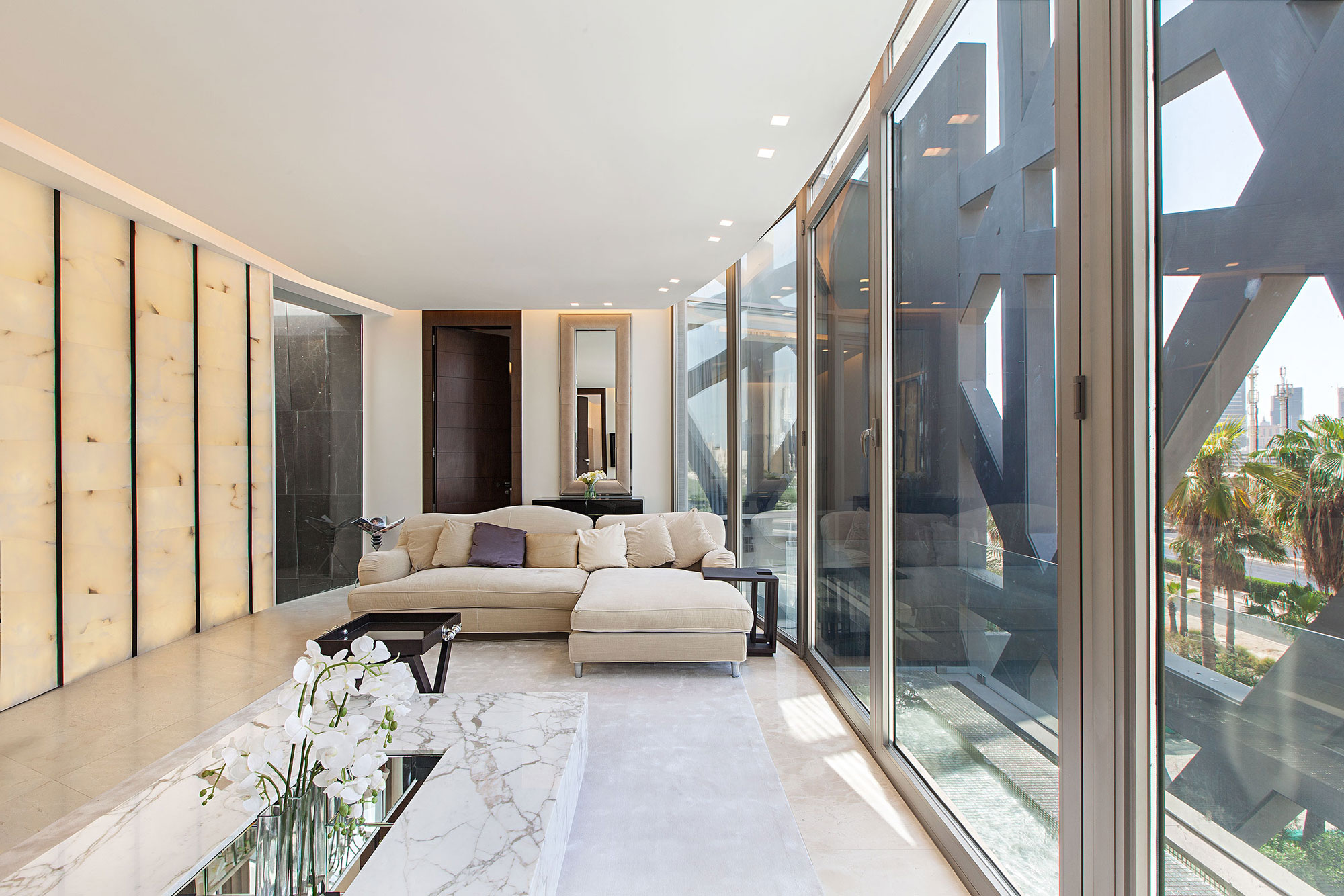 A Stylish and Unique Contemporary Home with Luxurious Vibe in Kuwait City by Roma International (5)