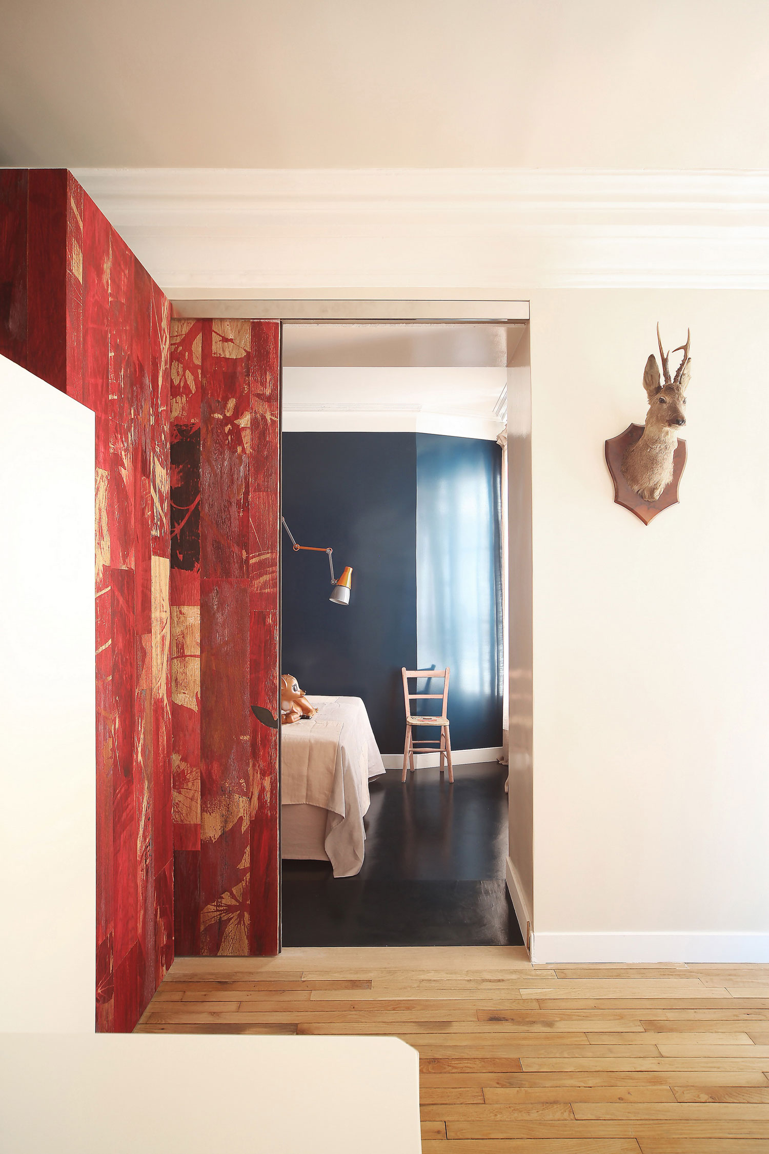 A Stylish and Vibrant Contemporary Apartment in Paris, France by UdA (13)
