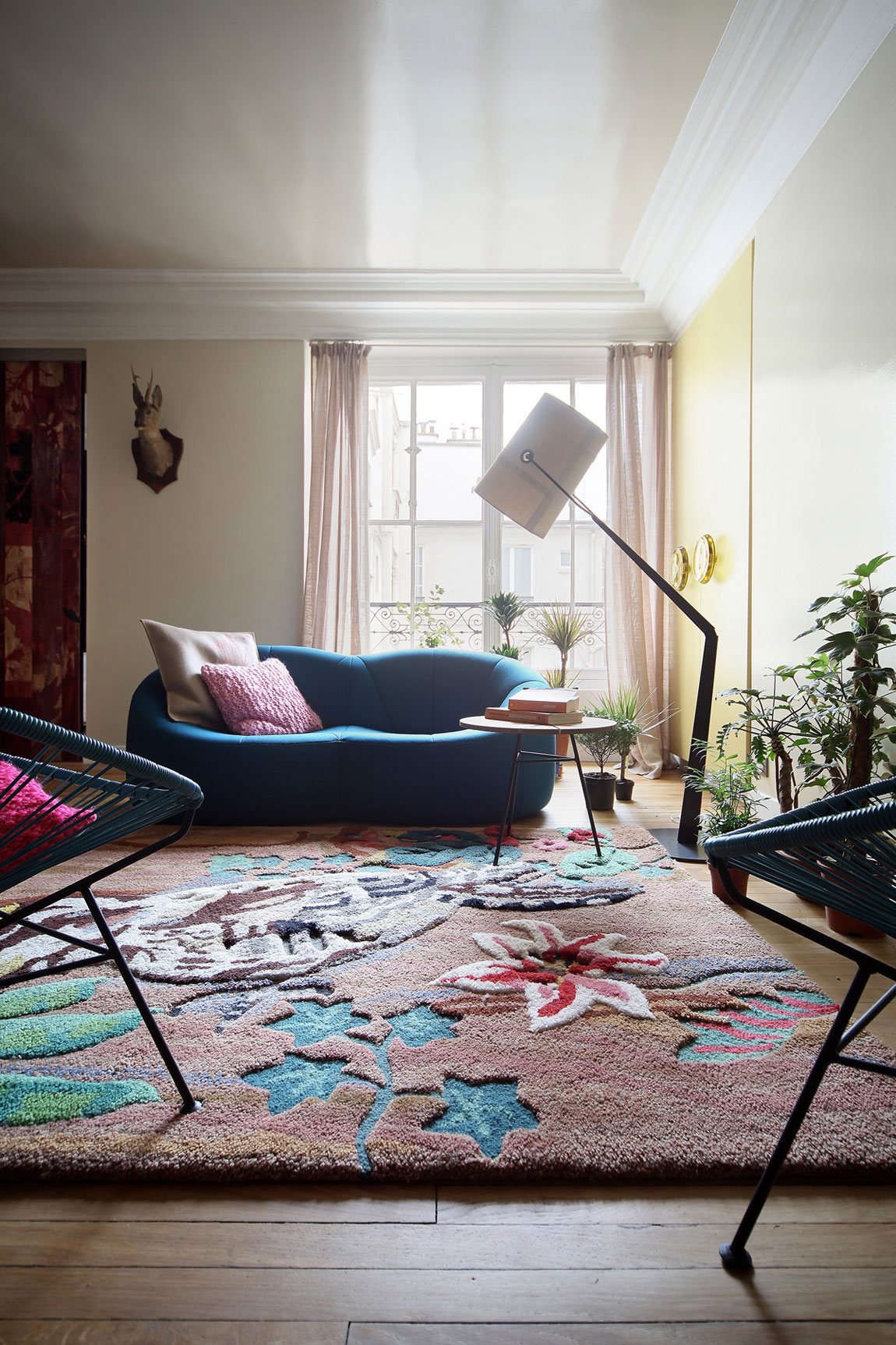 A Stylish and Vibrant Contemporary Apartment in Paris, France by UdA (2)