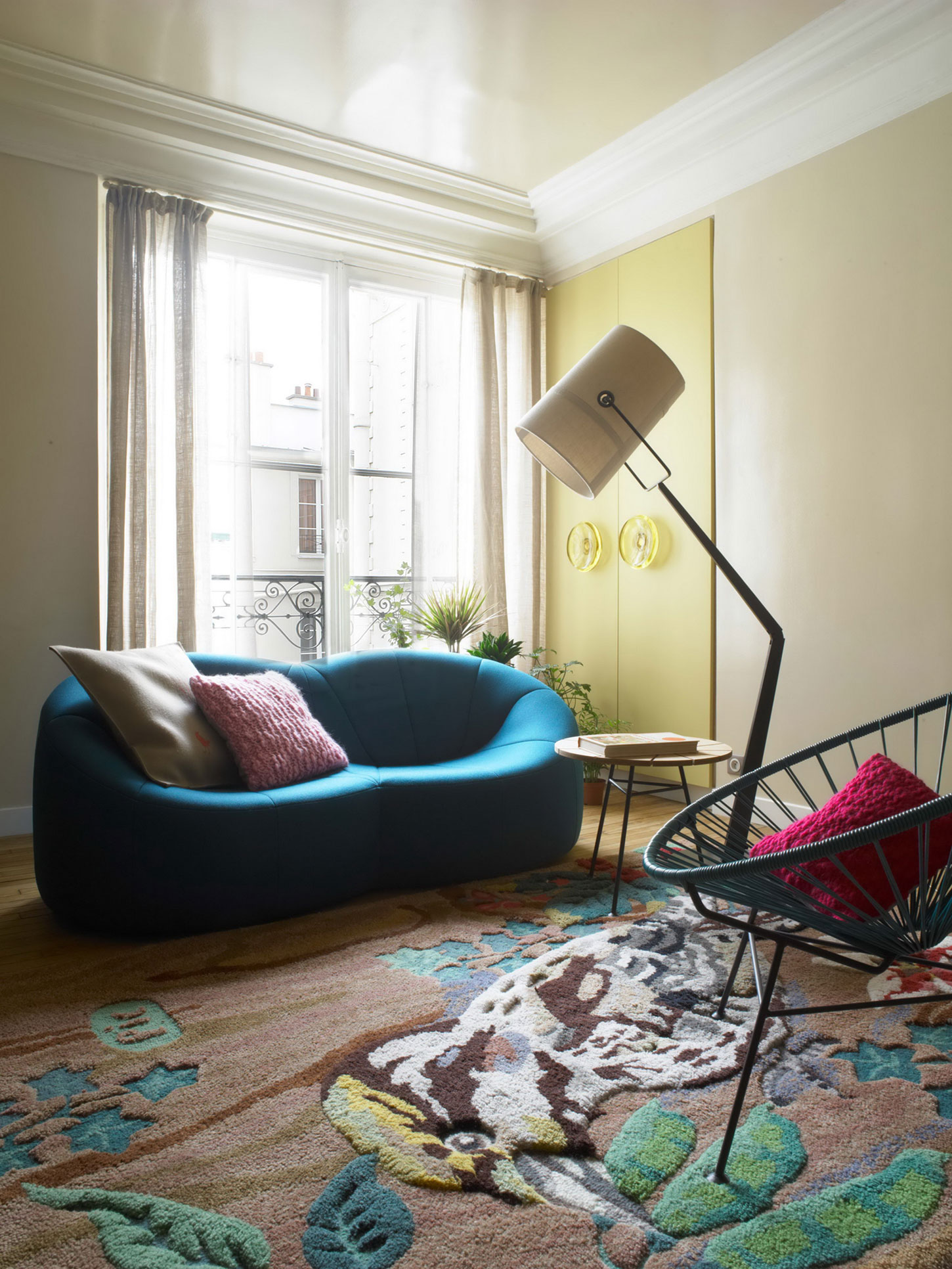 A Stylish and Vibrant Contemporary Apartment in Paris, France by UdA (3)