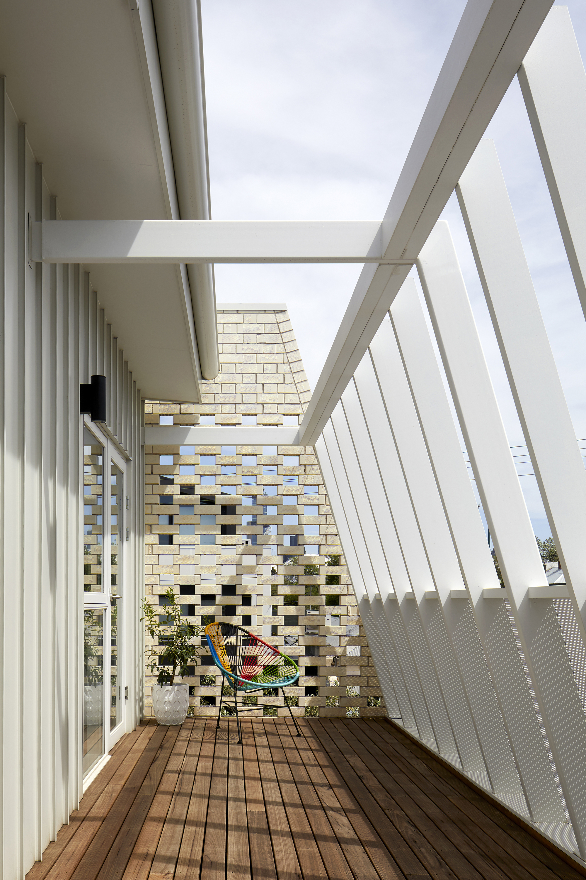 A Sustainable Contemporary Home with Warm Interiors for a Young Family in Melbourne, Australia by Poly Studio (13)