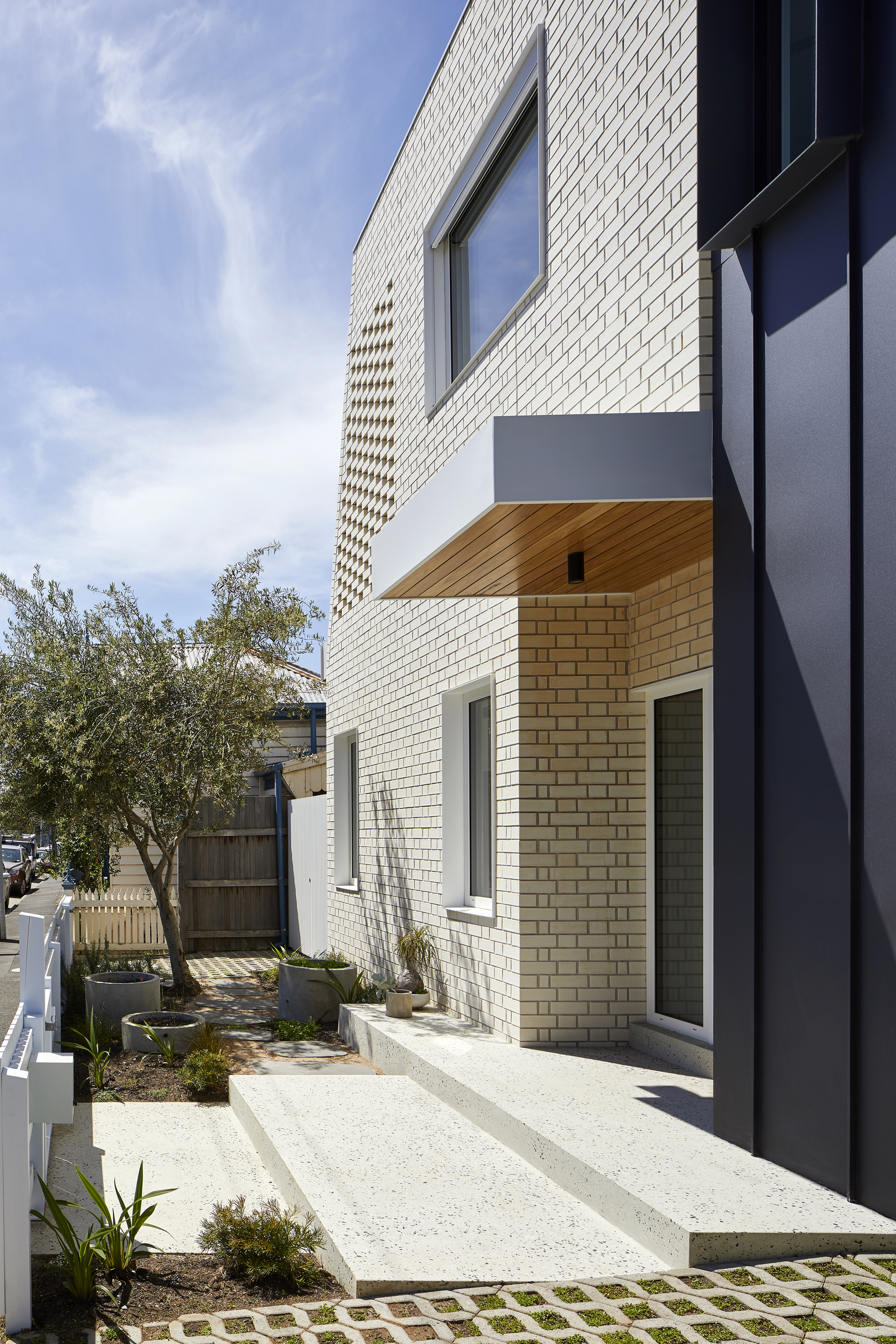 A Sustainable Contemporary Home with Warm Interiors for a Young Family in Melbourne, Australia by Poly Studio (3)