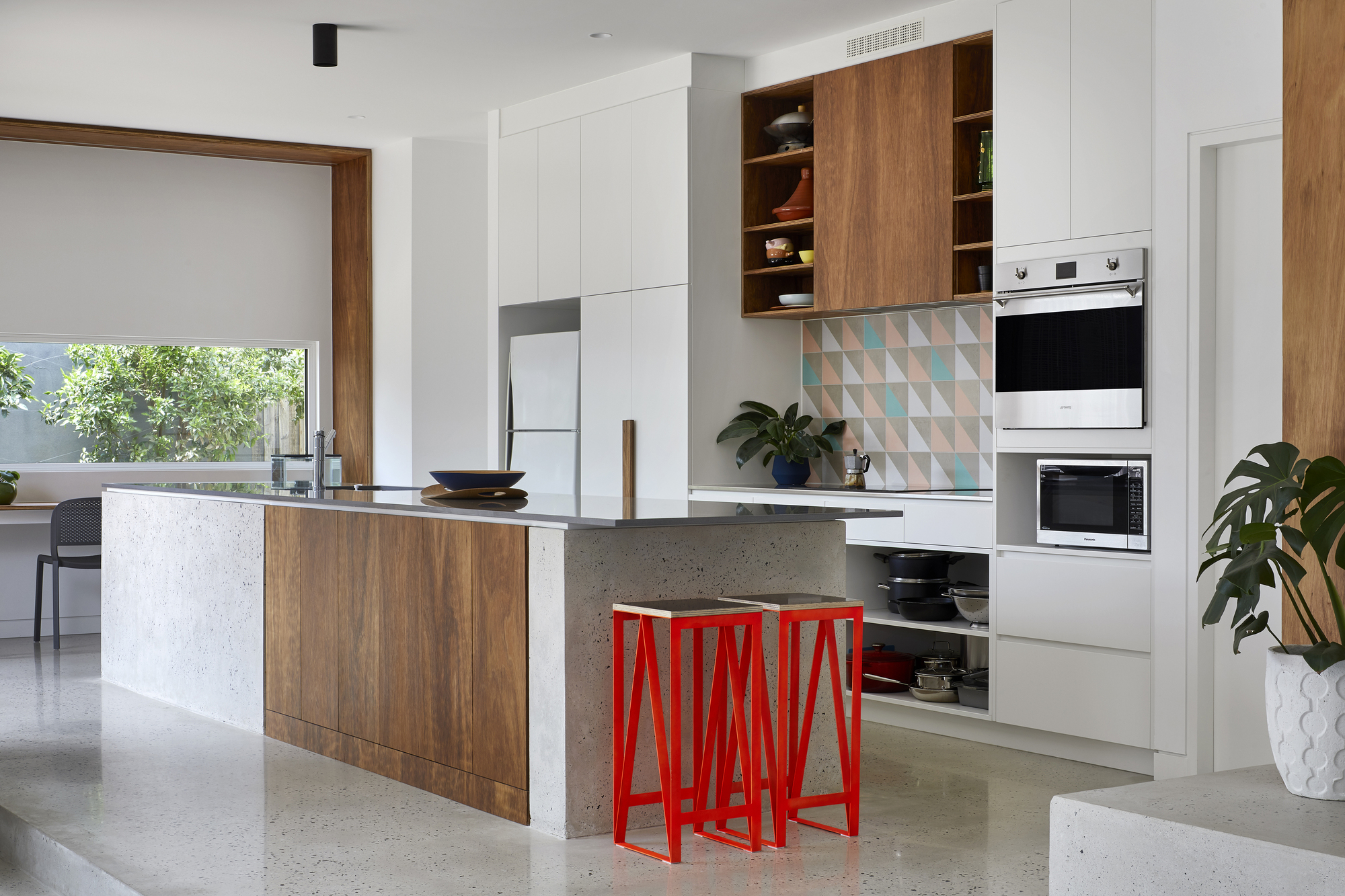 A Sustainable Contemporary Home with Warm Interiors for a Young Family in Melbourne, Australia by Poly Studio (7)
