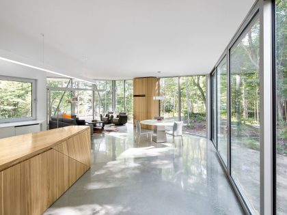 A Sustainable Family Lake House Surrounded by Lush Woods on Lac Grenier by Paul Bernier Architecte (10)