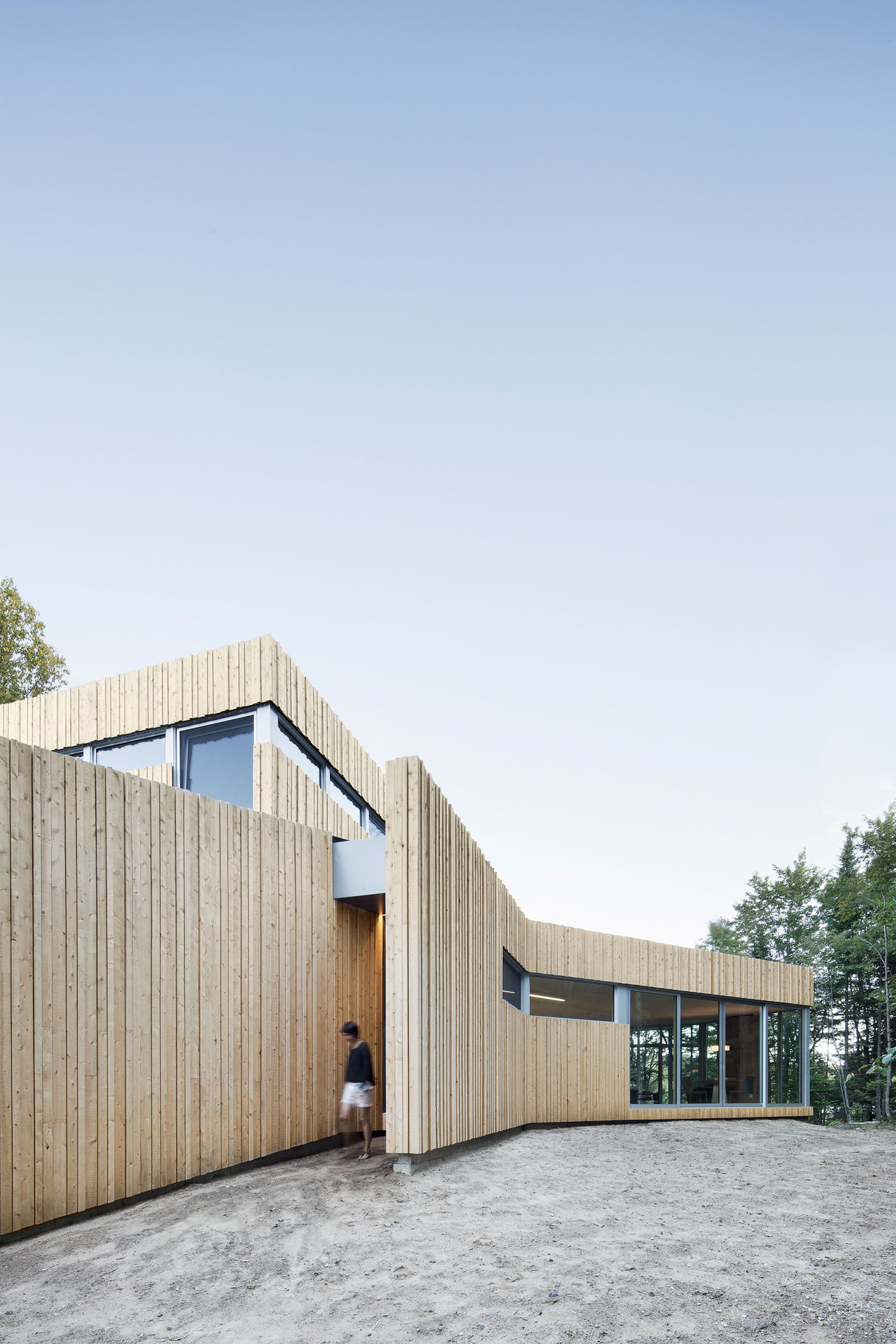 A Sustainable Family Lake House Surrounded by Lush Woods on Lac Grenier by Paul Bernier Architecte (4)