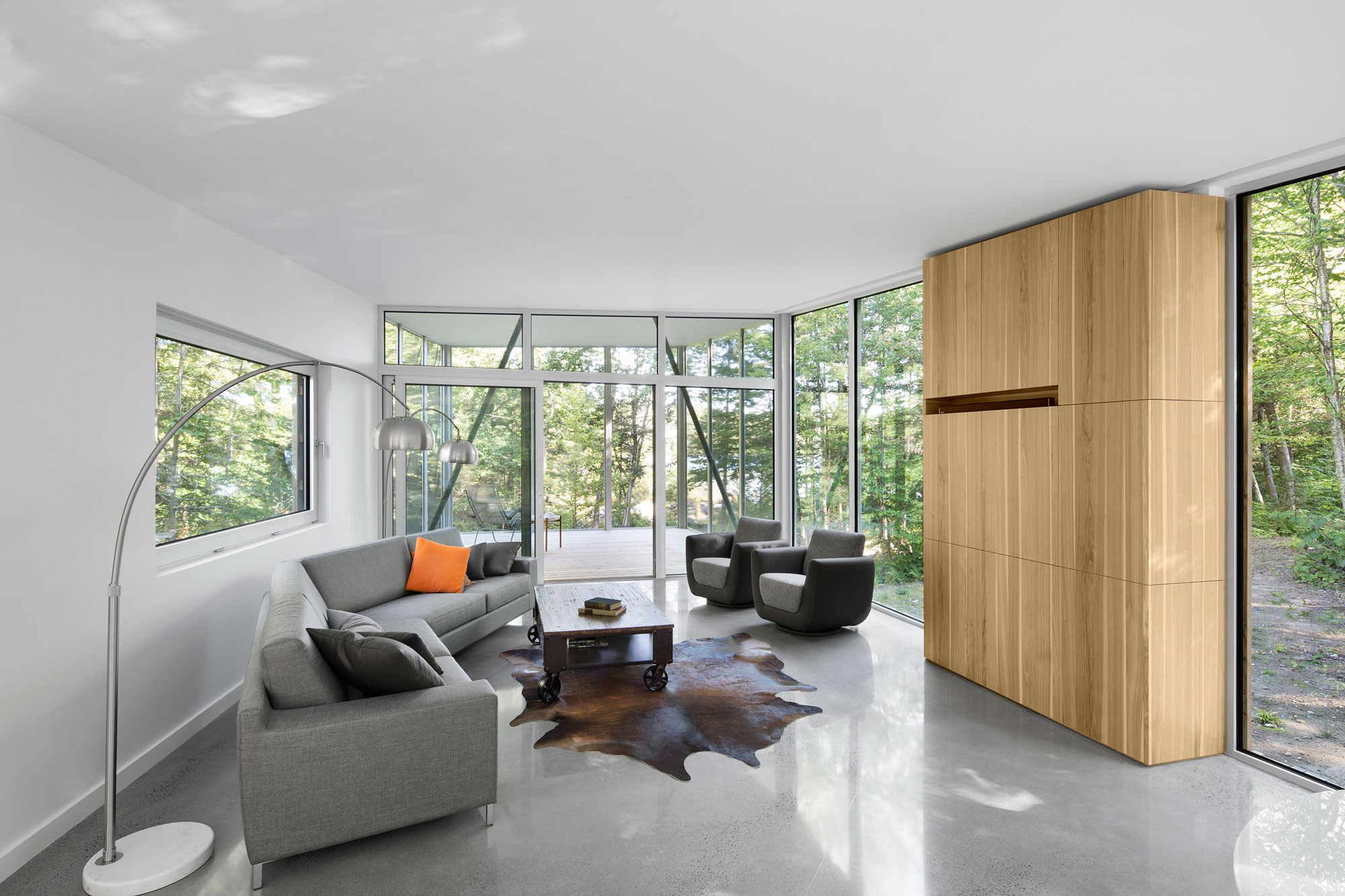 A Sustainable Family Lake House Surrounded by Lush Woods on Lac Grenier by Paul Bernier Architecte (7)