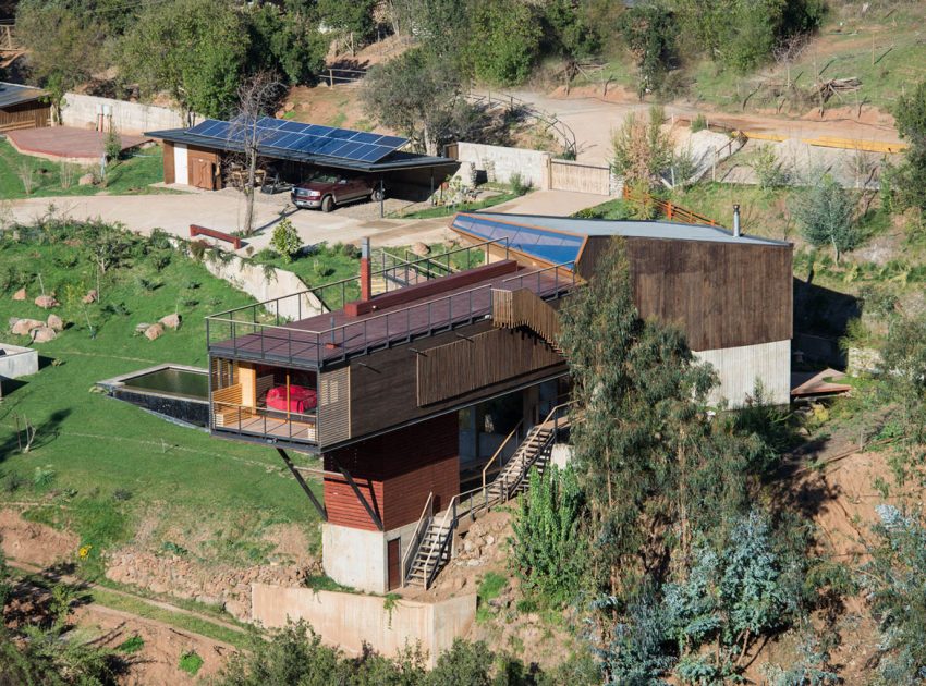 A Sustainable Mountain Home with Spectacular Views in Quebrada el Maqui by GITC arquitectura (1)