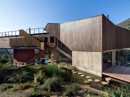 A Sustainable Mountain Home with Spectacular Views in Quebrada el Maqui by GITC arquitectura (10)