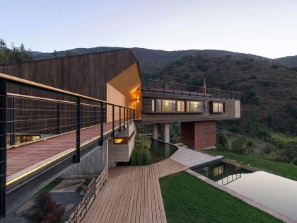 A Sustainable Mountain Home with Spectacular Views in Quebrada el Maqui by GITC arquitectura (16)