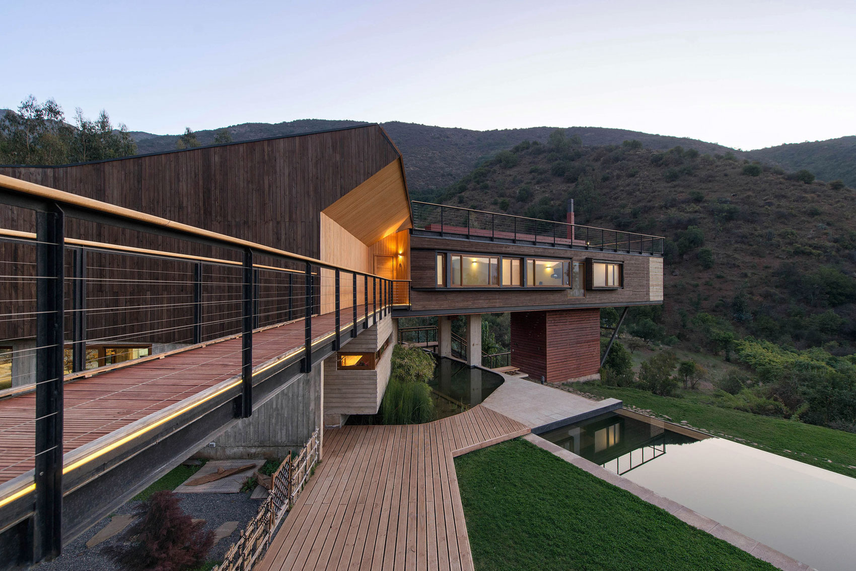 A Sustainable Mountain Home with Spectacular Views in Quebrada el Maqui by GITC arquitectura (16)