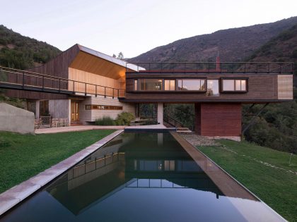 A Sustainable Mountain Home with Spectacular Views in Quebrada el Maqui by GITC arquitectura (17)