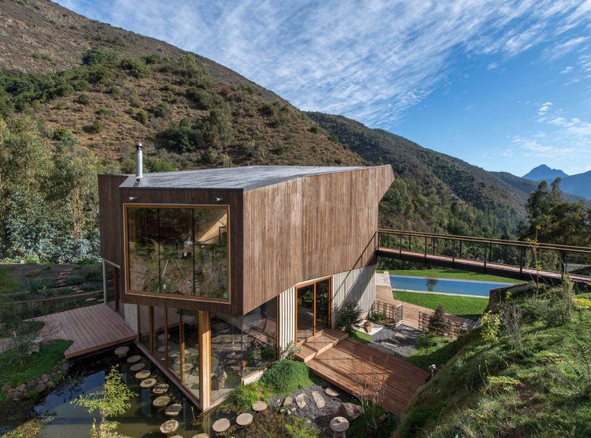 A Sustainable Mountain Home with Spectacular Views in Quebrada el Maqui by GITC arquitectura (2)