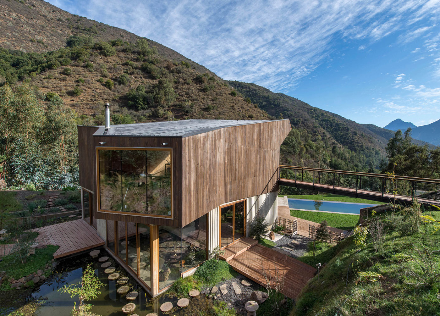 A Sustainable Mountain Home with Spectacular Views in Quebrada el Maqui by GITC arquitectura (2)