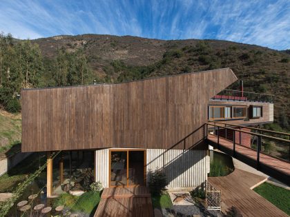 A Sustainable Mountain Home with Spectacular Views in Quebrada el Maqui by GITC arquitectura (3)