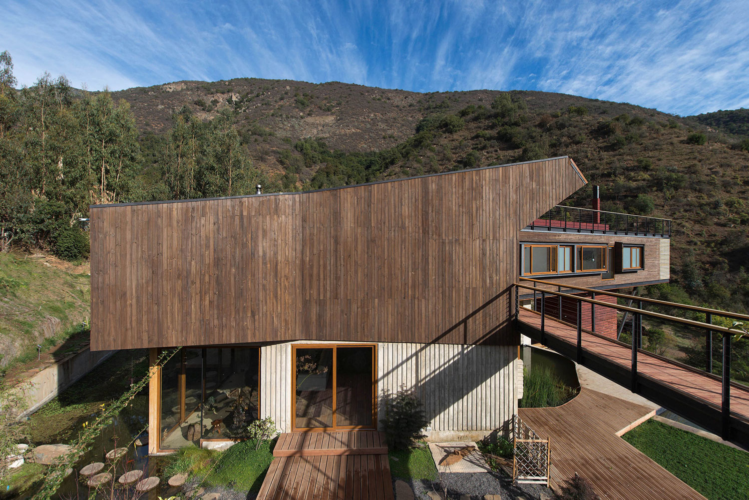 A Sustainable Mountain Home with Spectacular Views in Quebrada el Maqui by GITC arquitectura (3)