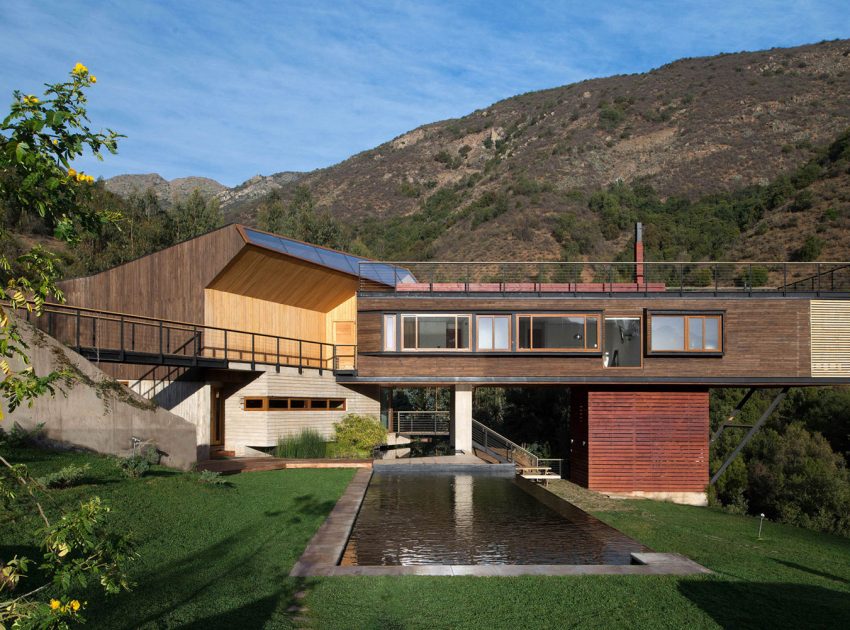 A Sustainable Mountain Home with Spectacular Views in Quebrada el Maqui by GITC arquitectura (5)