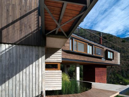 A Sustainable Mountain Home with Spectacular Views in Quebrada el Maqui by GITC arquitectura (6)