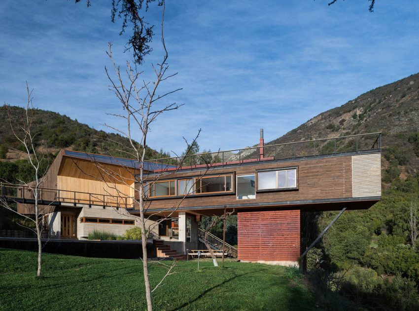 A Sustainable Mountain Home with Spectacular Views in Quebrada el Maqui by GITC arquitectura (7)