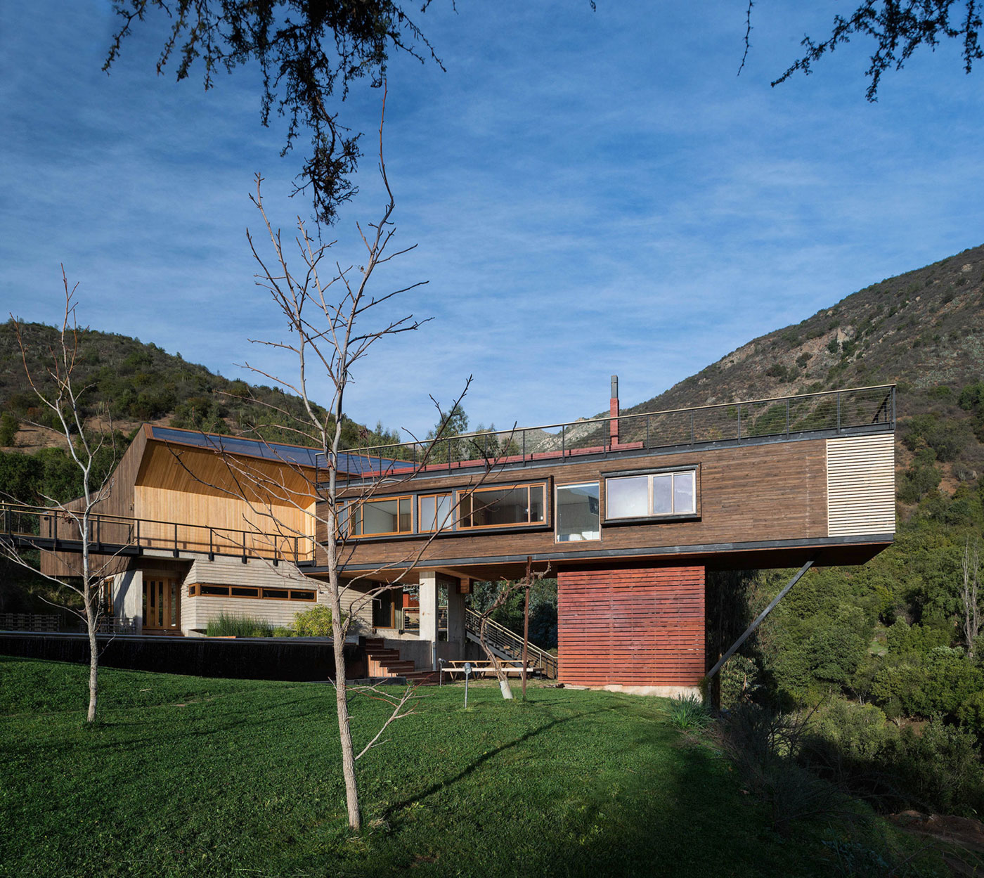 A Sustainable Mountain Home with Spectacular Views in Quebrada el Maqui by GITC arquitectura (7)