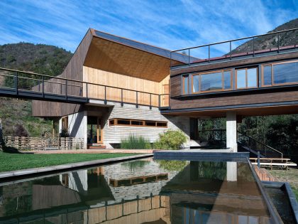 A Sustainable Mountain Home with Spectacular Views in Quebrada el Maqui by GITC arquitectura (8)