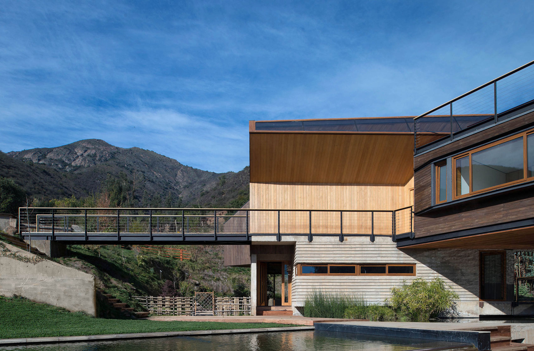 A Sustainable Mountain Home with Spectacular Views in Quebrada el Maqui by GITC arquitectura (9)
