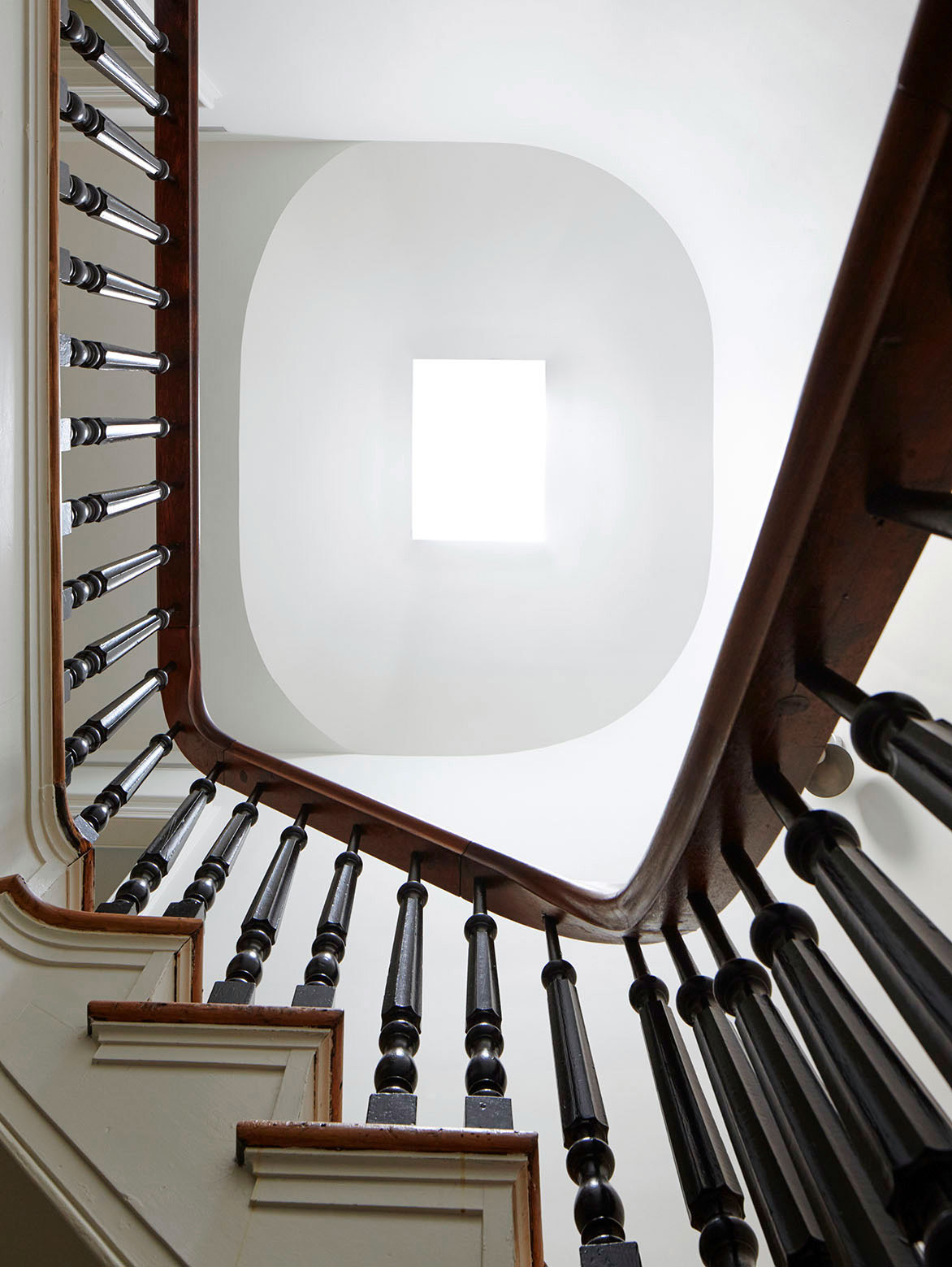 A Three-Family Row House Converted Into an Elegant Contemporary Home in Carroll Gardens, New York City by Lang Architecture (13)