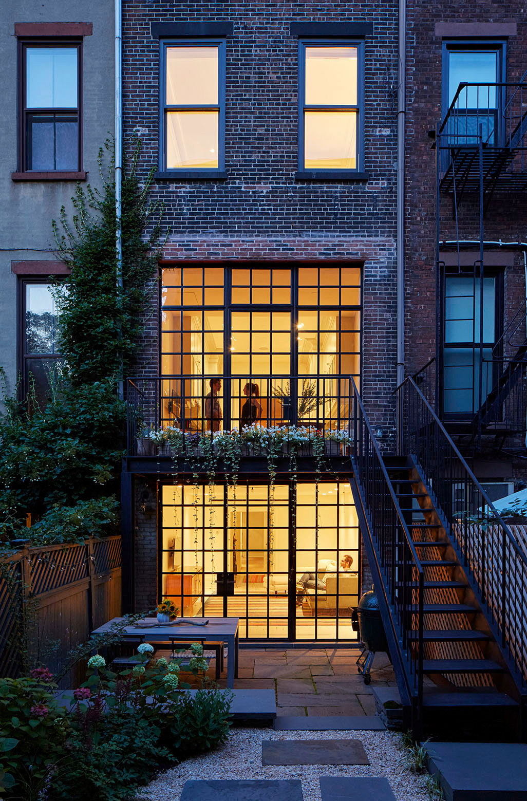 A Three-Family Row House Converted Into an Elegant Contemporary Home in Carroll Gardens, New York City by Lang Architecture (18)
