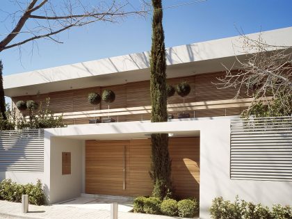 A Trendy Contemporary Home Blends Indoor and Outdoor Spaces in Kifisia