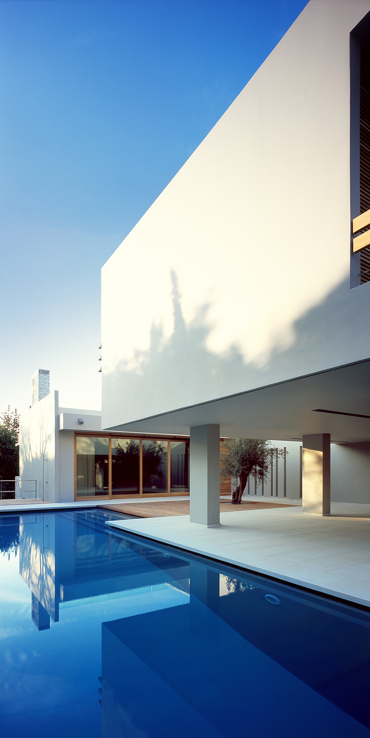 A Trendy Contemporary Home Blends Indoor and Outdoor Spaces in Kifisia by ISV Architects (3)