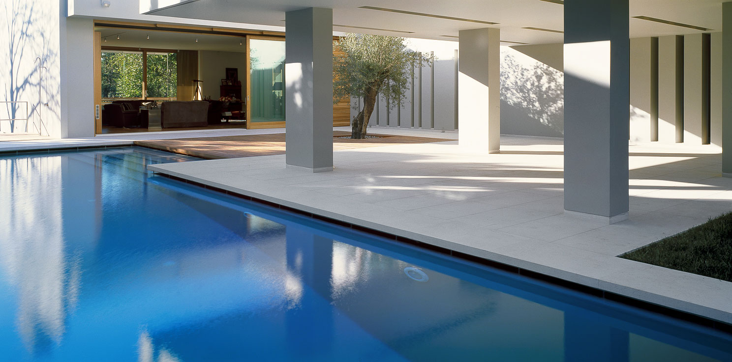 A Trendy Contemporary Home Blends Indoor and Outdoor Spaces in Kifisia by ISV Architects (5)