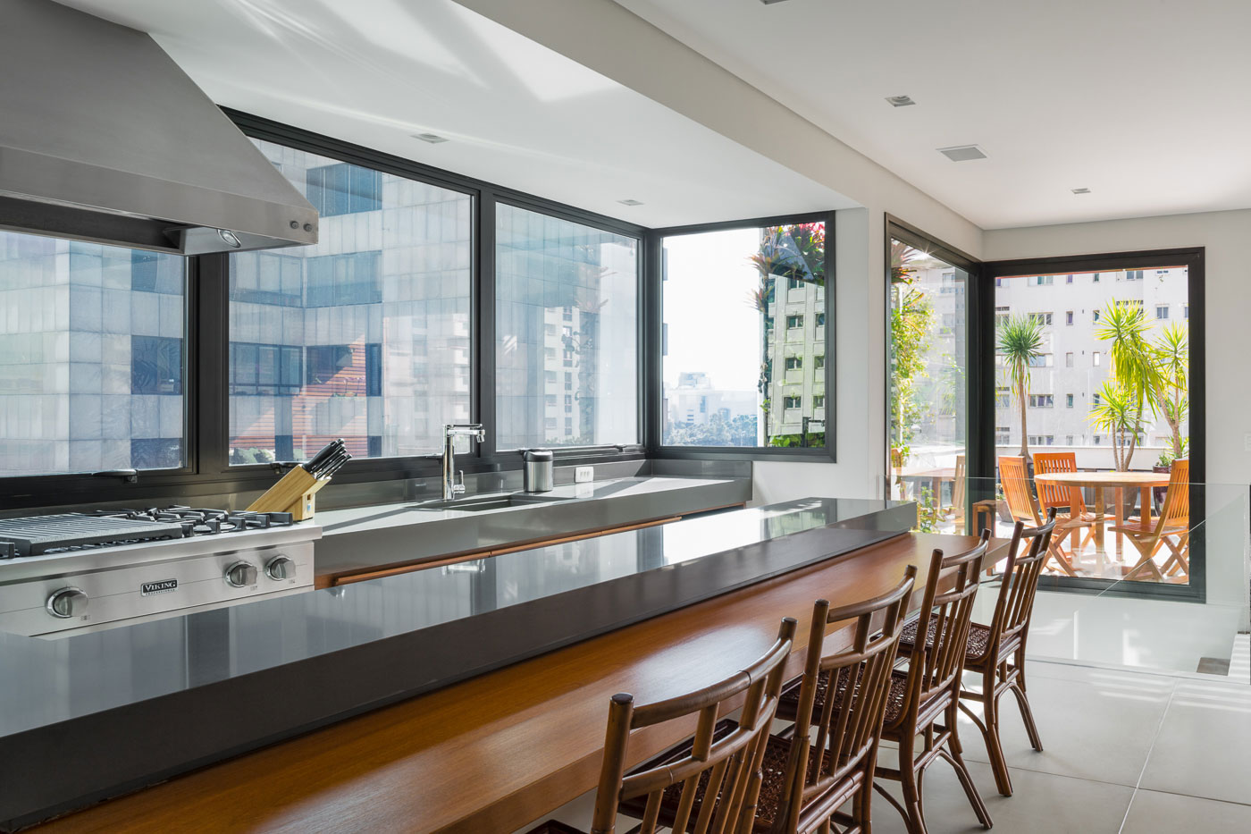 A Unique and Elegant Contemporary Apartment in São Paulo by ROCCO ARQUITETOS (13)