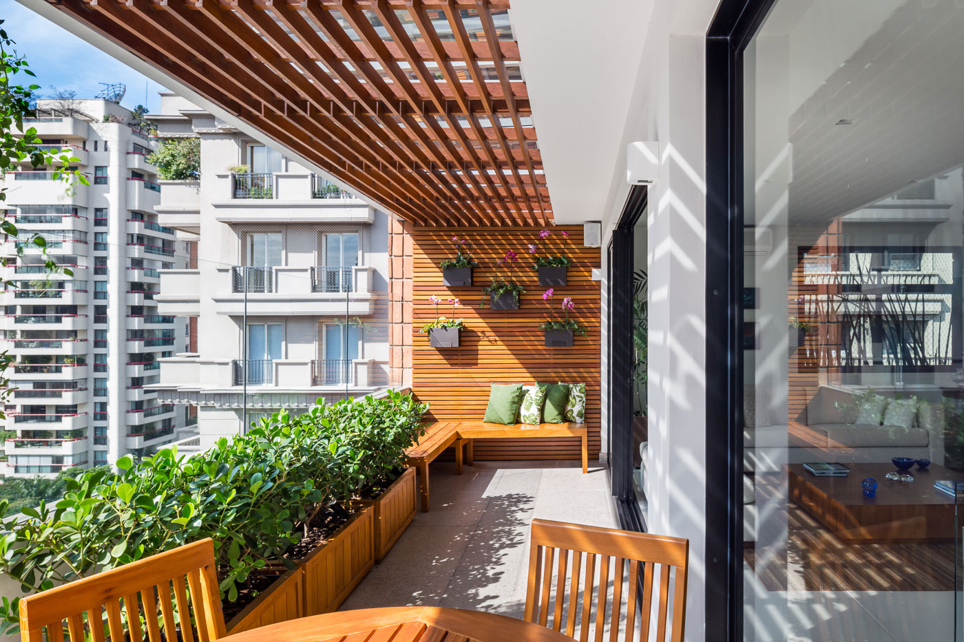 A Unique and Elegant Contemporary Apartment in São Paulo by ROCCO ARQUITETOS (3)