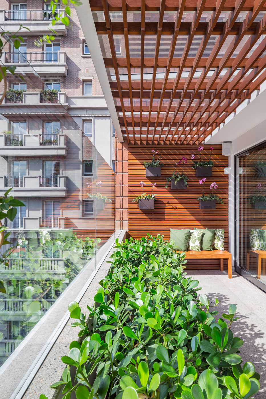 A Unique and Elegant Contemporary Apartment in São Paulo by ROCCO ARQUITETOS (4)