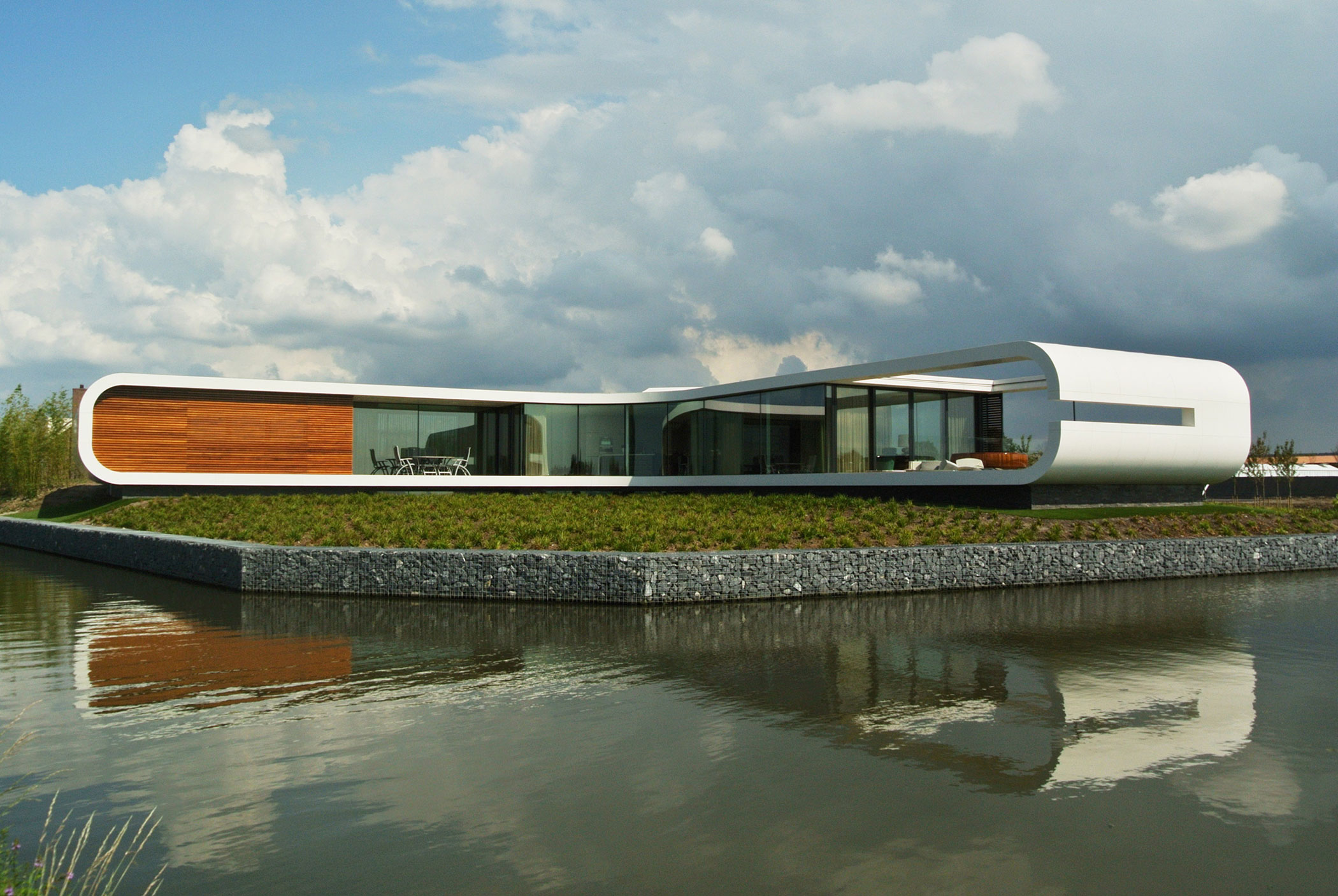 A Unique and Spacious Waterfront Home for a Family in Naaldwijk, The Netherlands by Waterstudio NL (1)