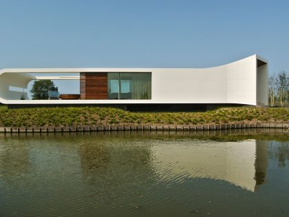 A Unique and Spacious Waterfront Home for a Family in Naaldwijk, The Netherlands by Waterstudio NL (2)