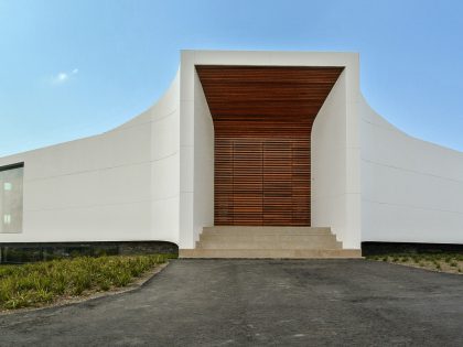 A Unique and Spacious Waterfront Home for a Family in Naaldwijk, The Netherlands by Waterstudio NL (3)