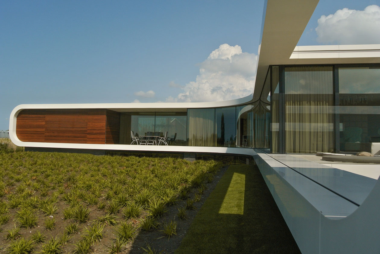 A Unique and Spacious Waterfront Home for a Family in Naaldwijk, The Netherlands by Waterstudio NL (4)