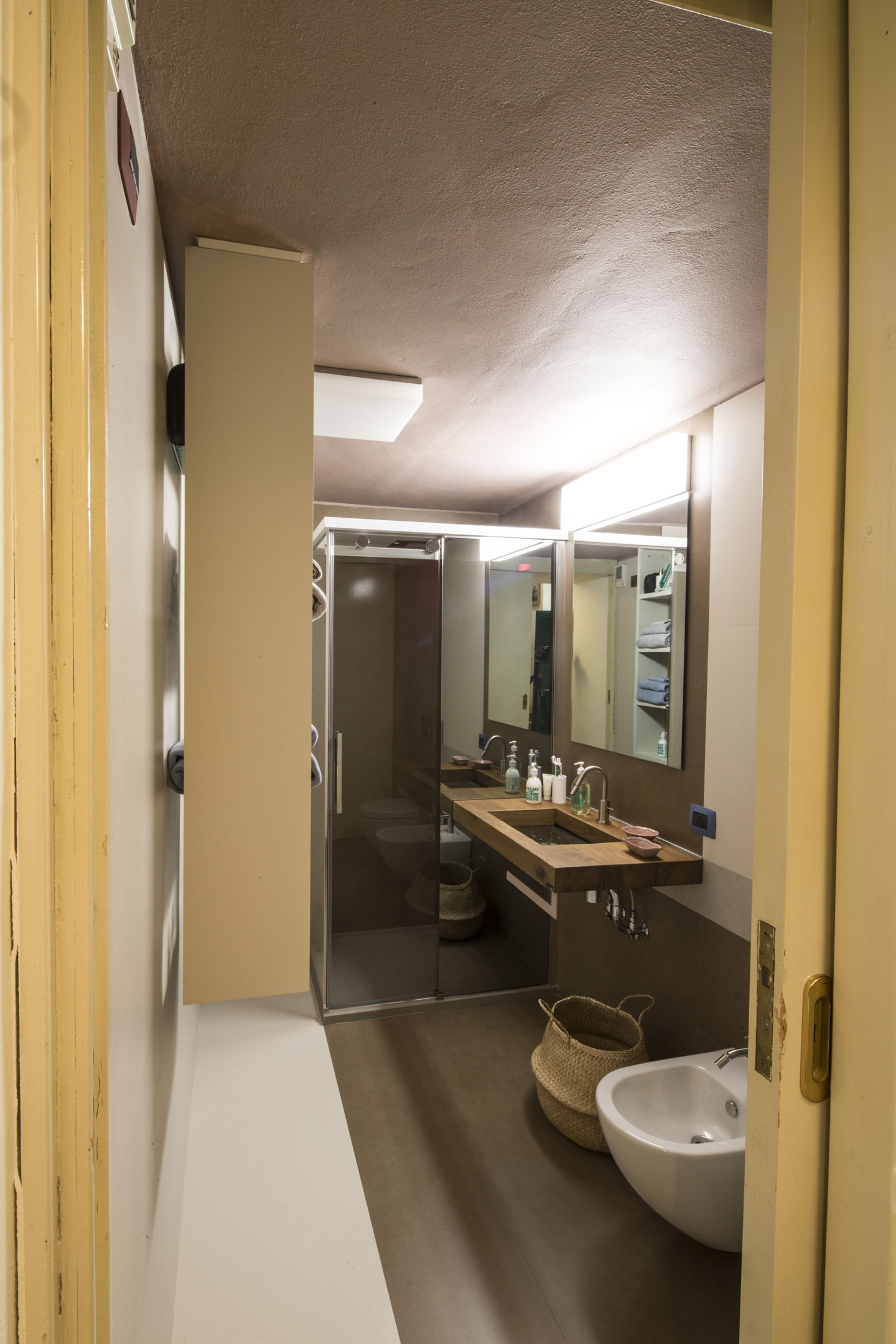 A Unique and Unconventional Home with Comfortable Layouts in Milan by Lago (10)