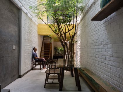 A Wonderful Vertical Home with Indoor Garden and Courtyard in Ho Chi Minh City by a21studĩo (1)